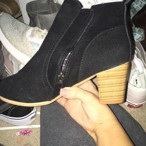 Black heeled boots